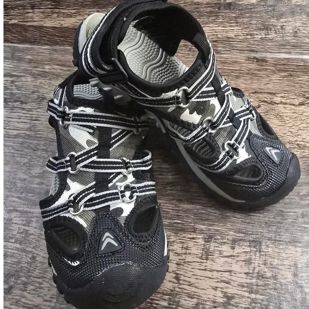 Camo‎ Hiking Sandals Boy sz 1 youth Black Green Excellent Closed Toes